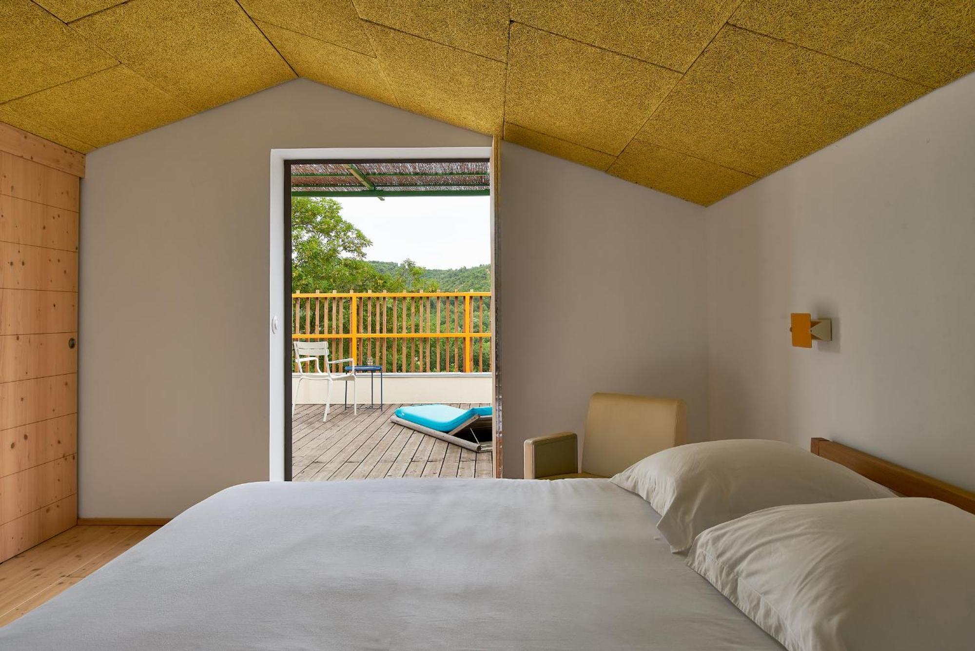 Domaine La Ferme Hi Bride Bed & Breakfast Villelaure Exterior foto
